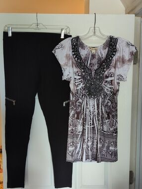 *Outfit* Express pants (S) And World Unity Shirt (S)